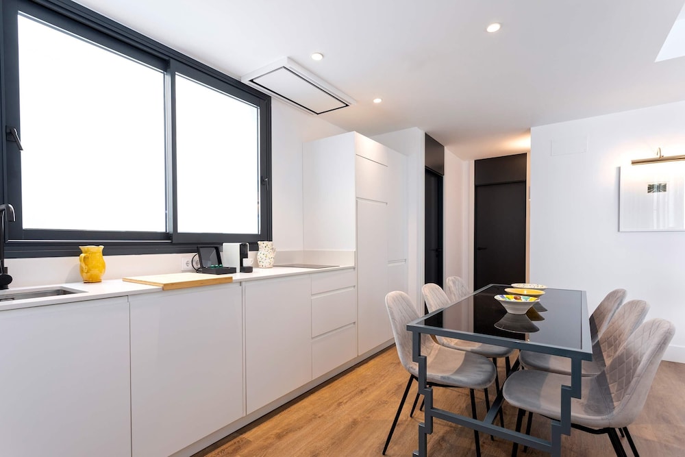 Exclusive Apartment Near Torre del Oro Betis Xiii
