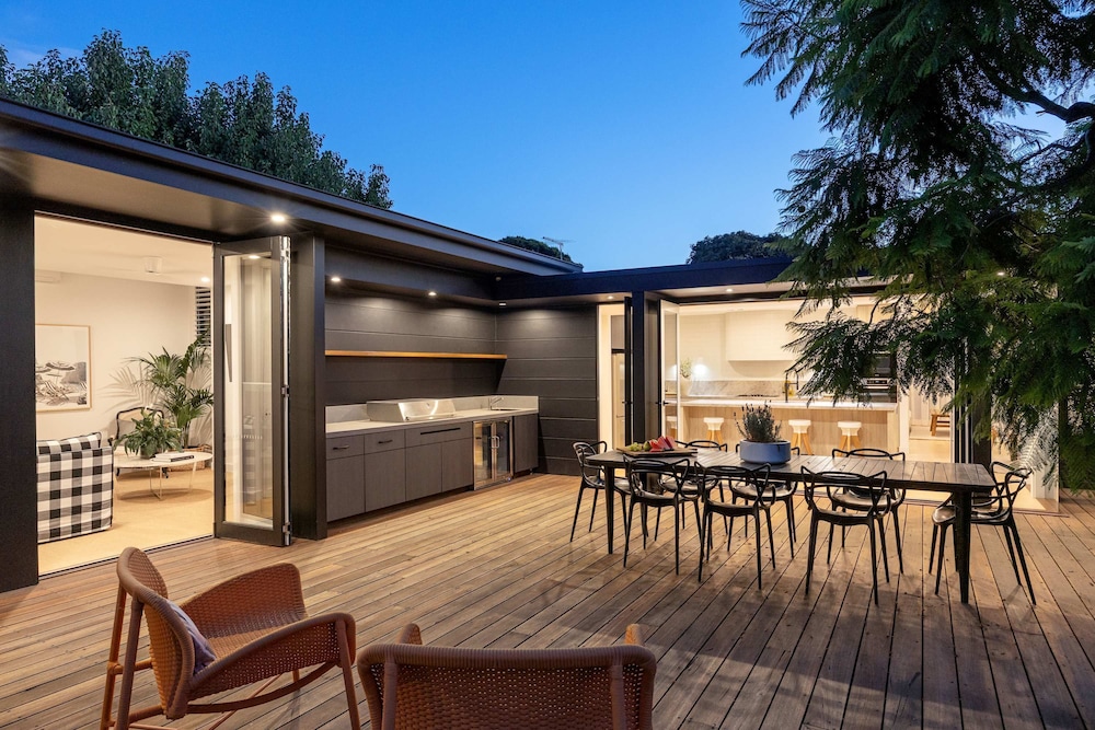 Midnight Sands Luxe Beachside Designer With Pool