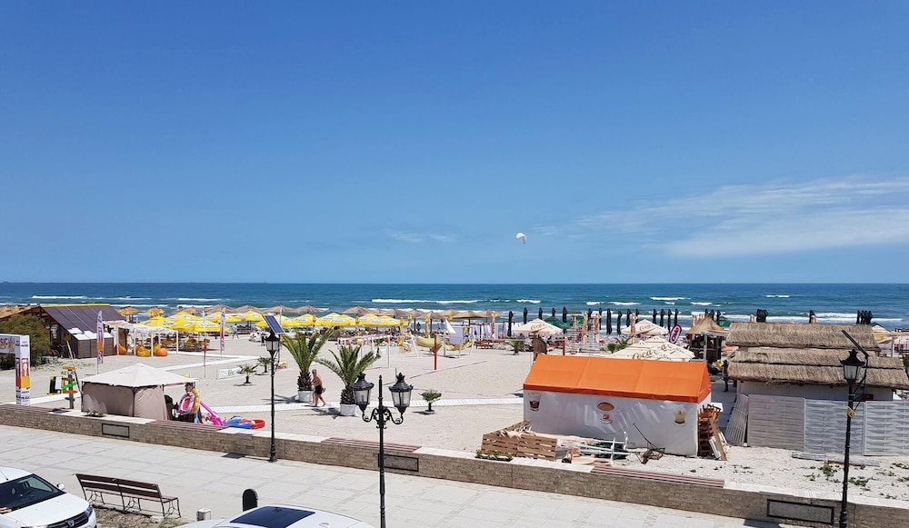 Wave 1 Promenada Apartments