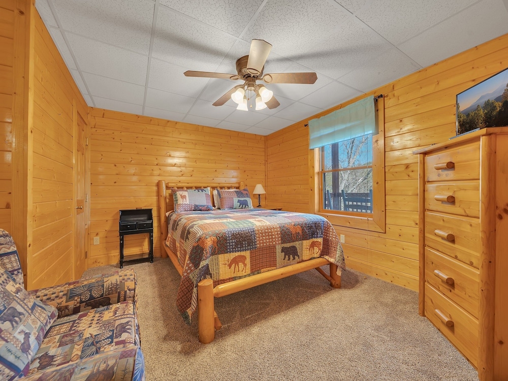 Ern821 - Tranquil Times 5 Bedroom Cabin