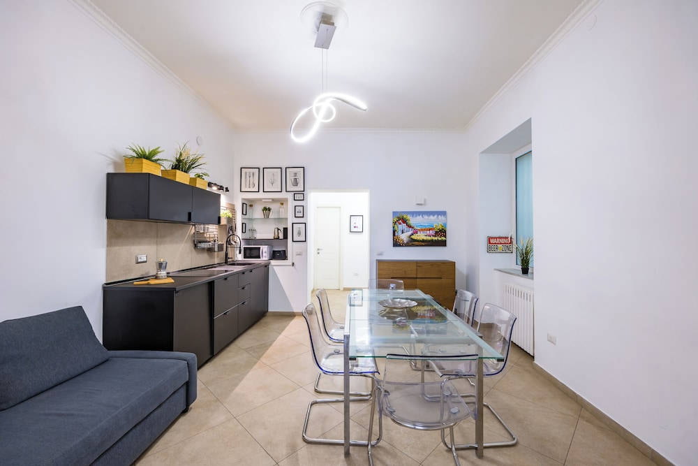 Chiaia Boutique Flat on Pedestrian Area by Napoliapartments