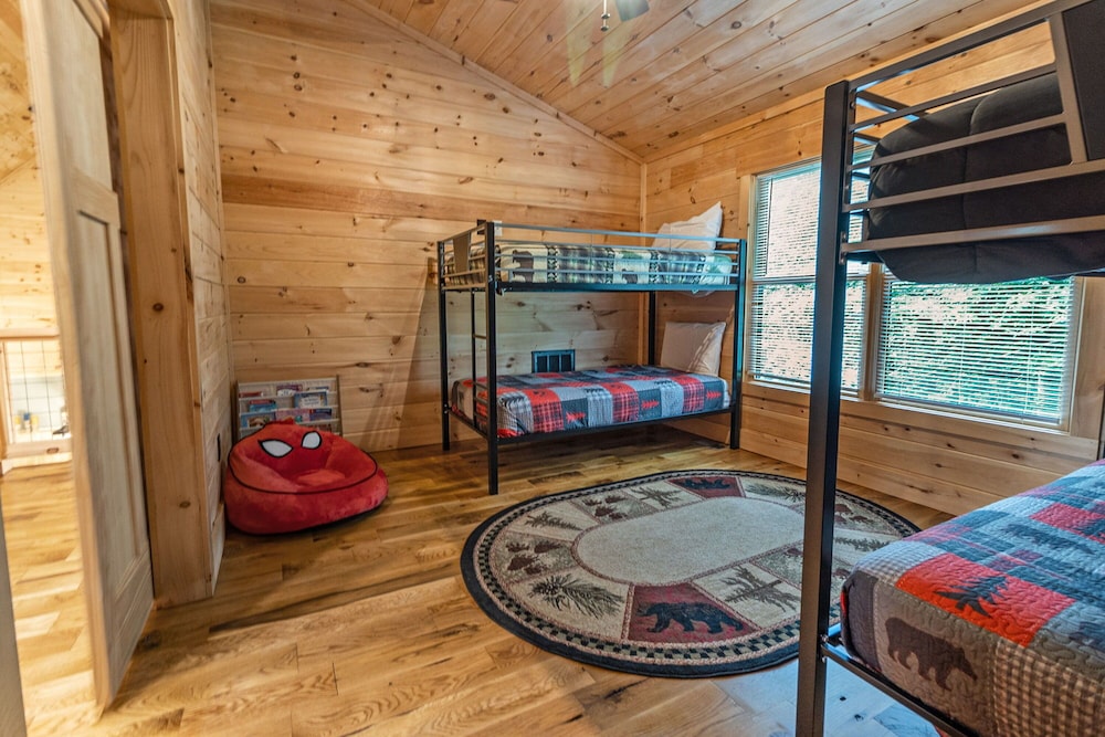 Pinewood Forest Walden's Creek Cabins