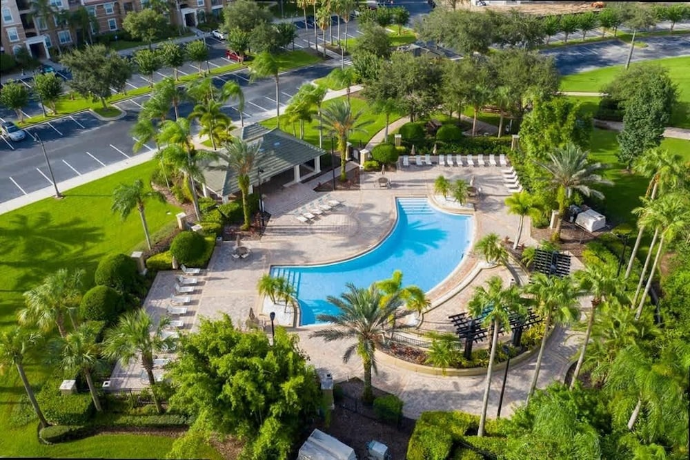 Spacious 2Bd Condo - Pool Hot Tub - Near I-drive