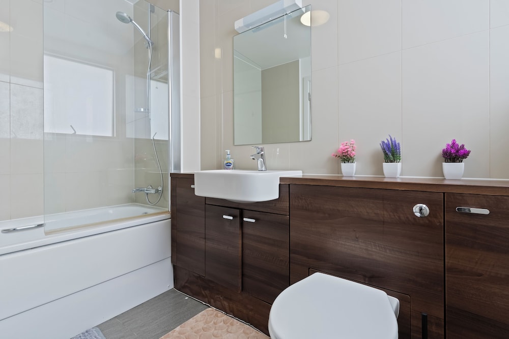 Retreat Private Rooftop 3 Bedroom Apartment
