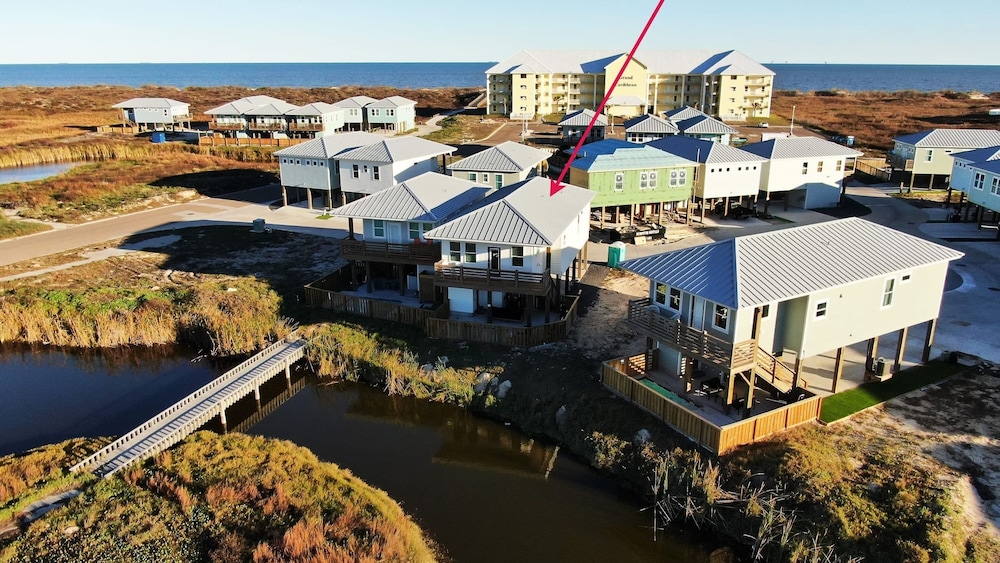 Cart-friendly Boardwalk to the Beach Private Pool Firepit Pond Views Bayview
