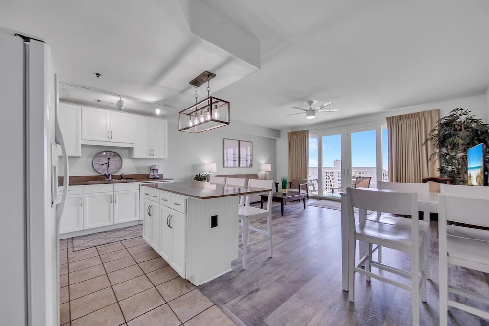 Laketown Wharf 1116