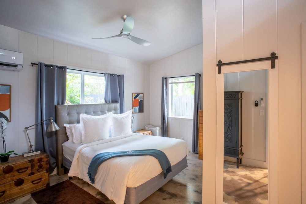 Walk to Wilton Drive - Spacious Quiet Villa 2 HOT TUB