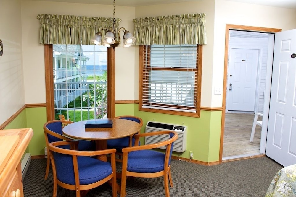 Bay Breeze Resort