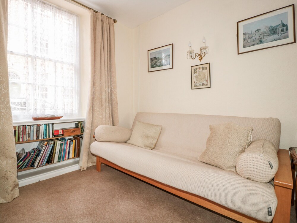 7 Glendower Street view 3