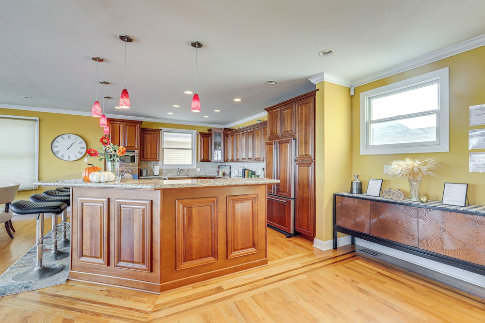 Steps to Shore: Spacious Atlantic City Retreat!