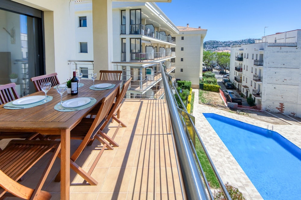 Apartment in Roses Near Sandy Beach