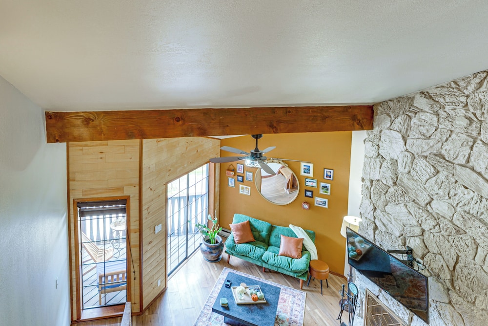 Red River Home w/ Ski Slope, Mtn & River Views!