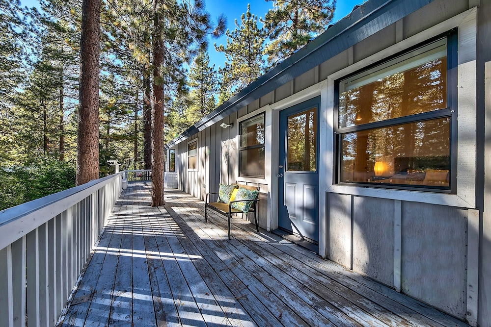 Bright, Rustic And Spacious 2br - Near The Beach 2 Bedroom Home by Redawning view 3