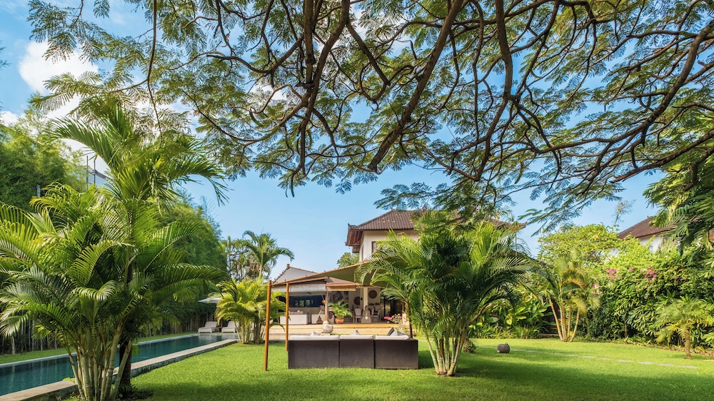 Villa Mogi by Villa Finder