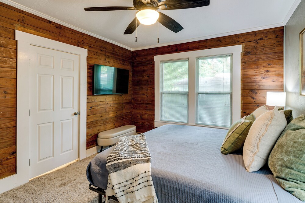Hot Tub + Outdoor Kitchen: Stylish Home in Bryan