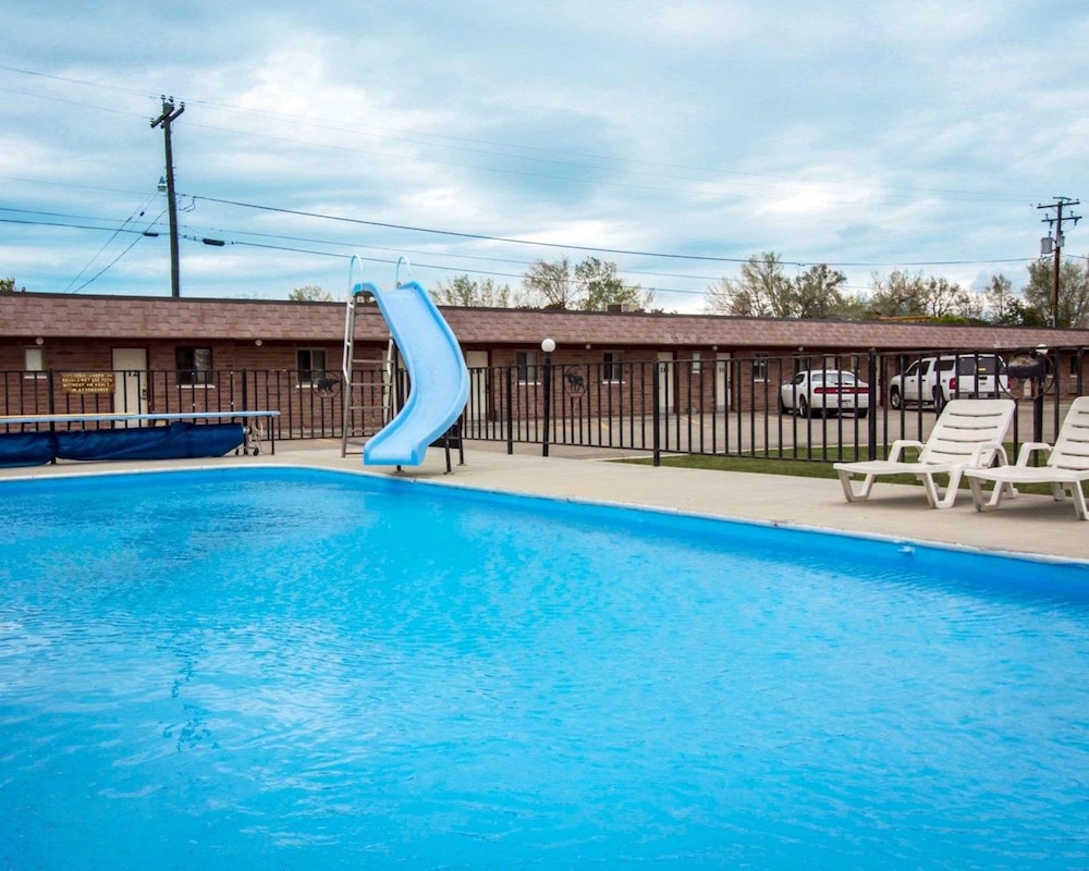 Buffalo Vacations - Rodeway Inn - Property Image 9