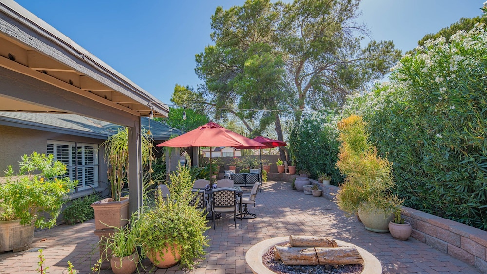 Scottsdale Gem W/pool in Private and Serene Yard!