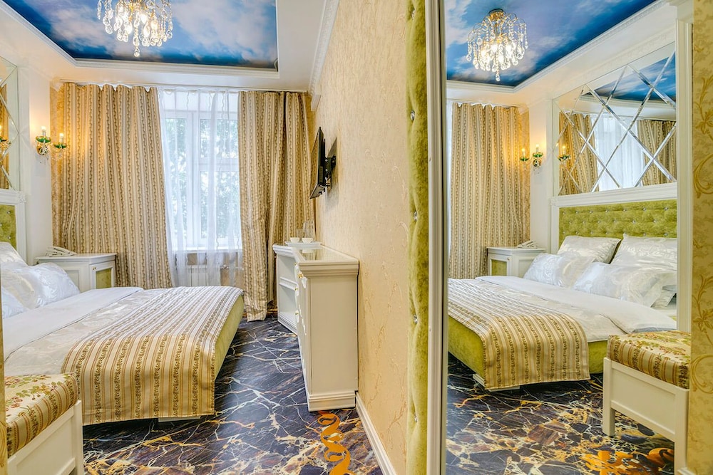 Golden Hotel