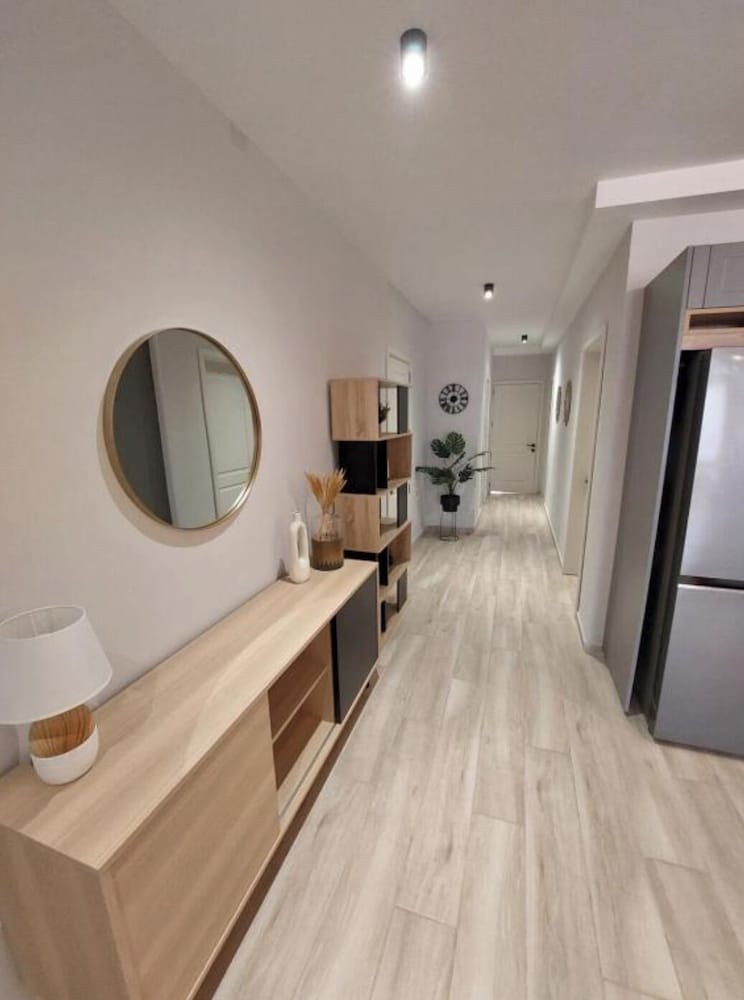 Modern 3BR Apt With Large Balcony