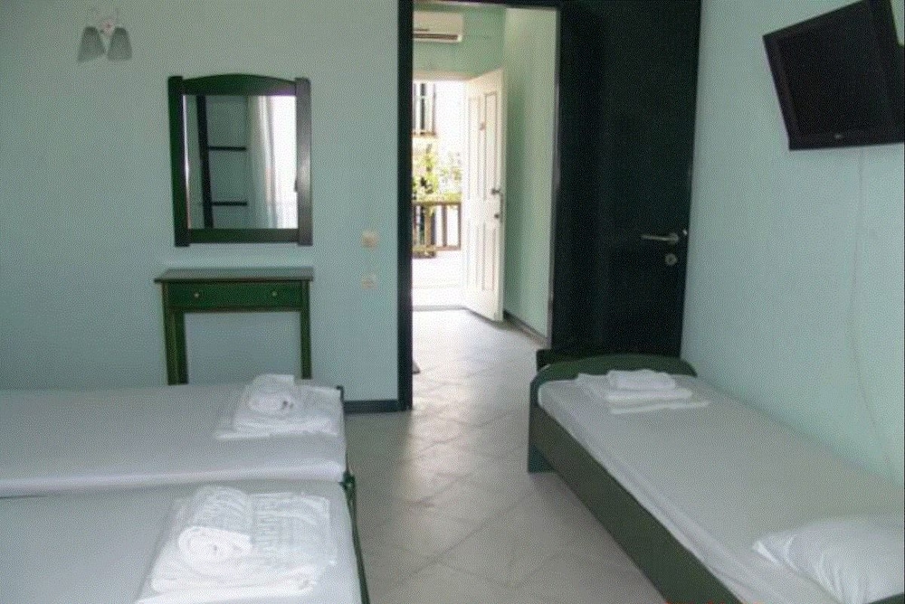 Nikos Apartments