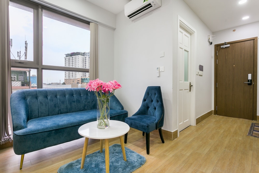 Jennifer House - Millenium Apartment