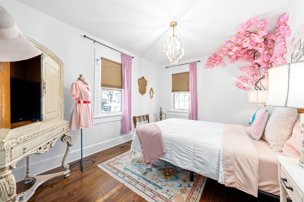 The Pink & Old Clarksville House