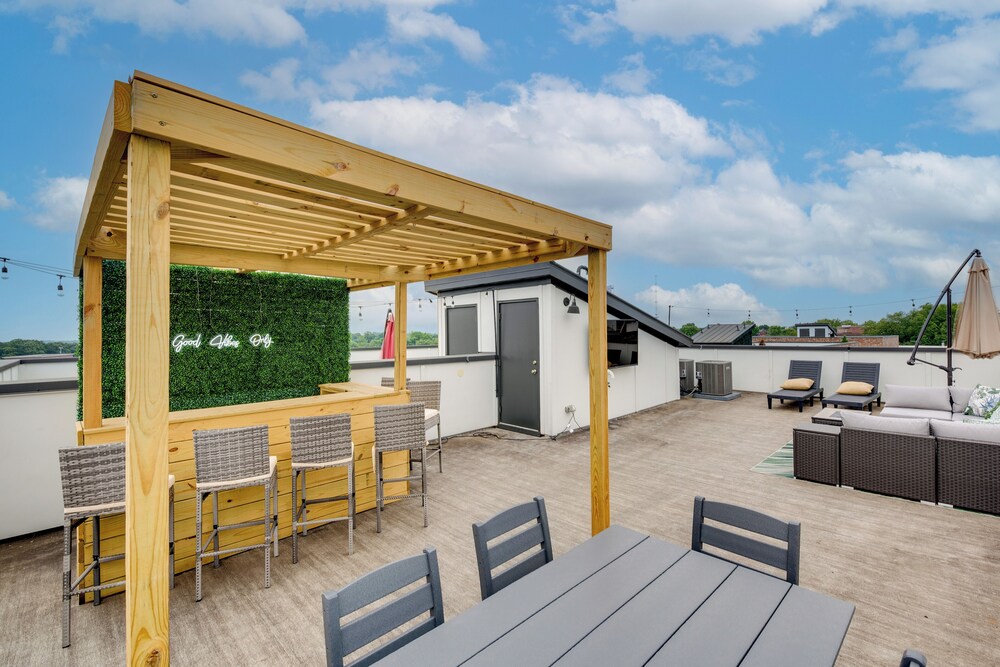 Chic Atlanta Vacation Rental ~ 1 Mi to Downtown!