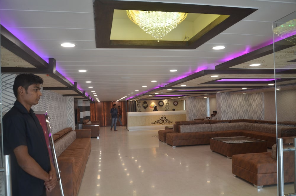 Lobby & Reception