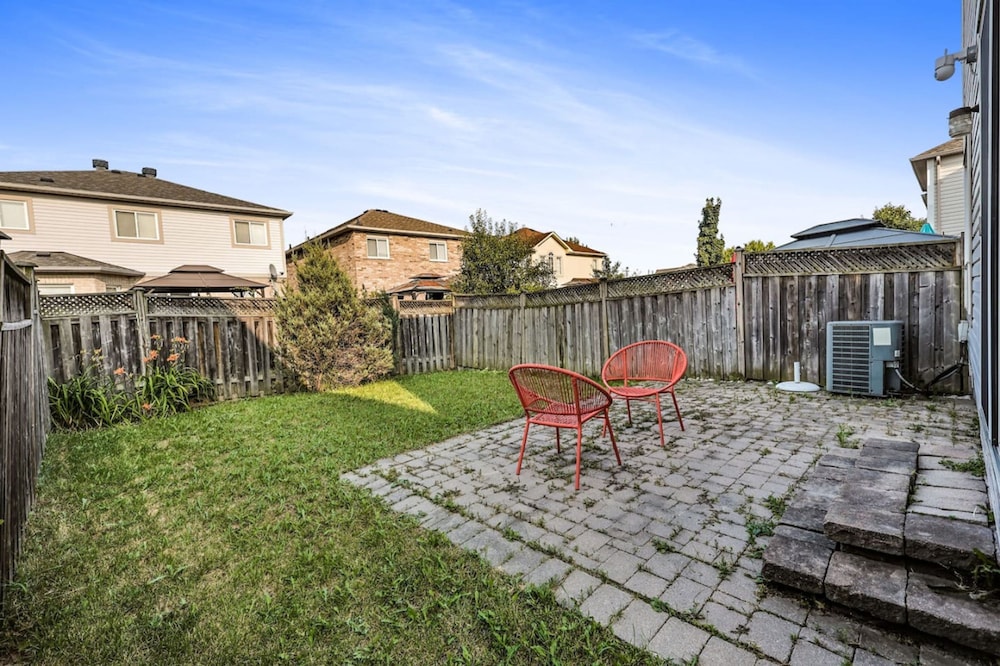 Spacious Whitby Haven 3BR Home Parking