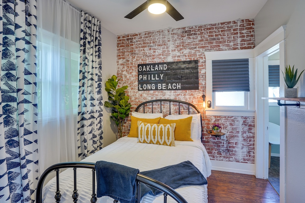 1 Mi to Dtwn! Bright Long Beach Apartment