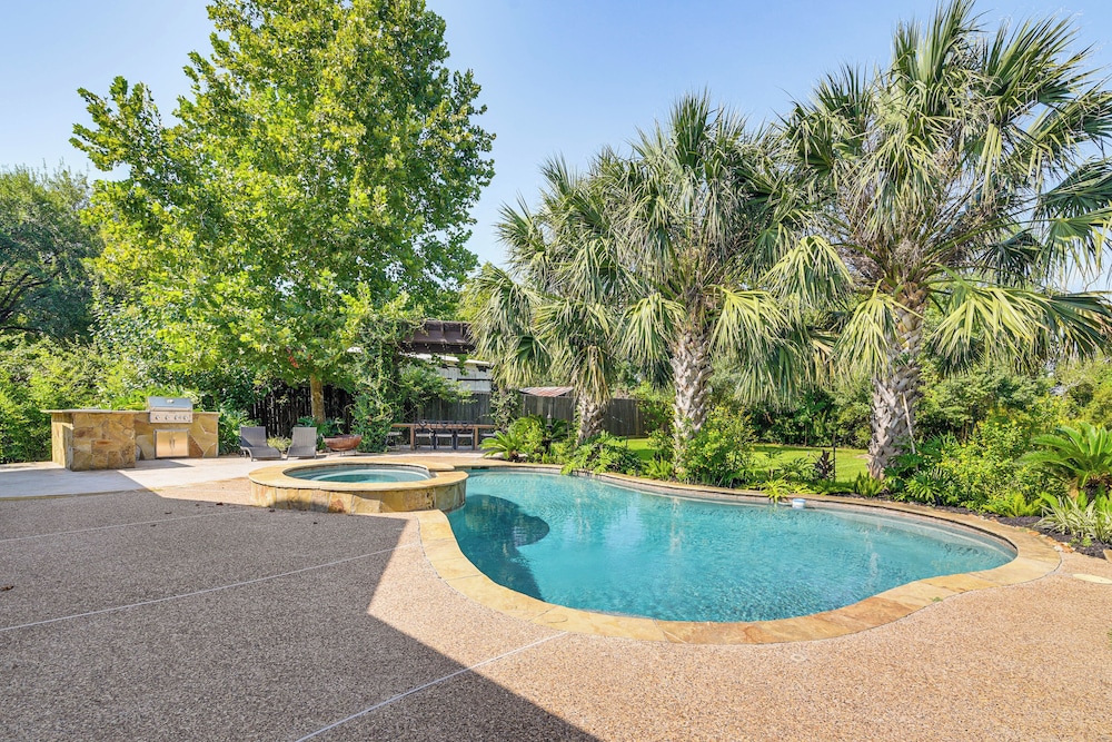 Pool & Hot Tub: Family-friendly Houston Area Home!