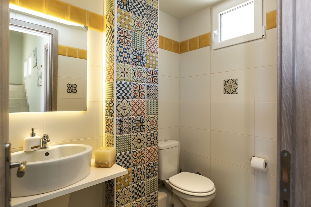 Three Moirai Villa With 2 Heated Pools