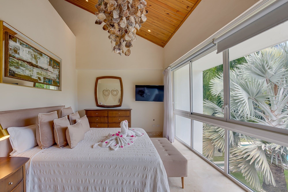 Spectacular 6 BR Luxury Villa in Punta Cana