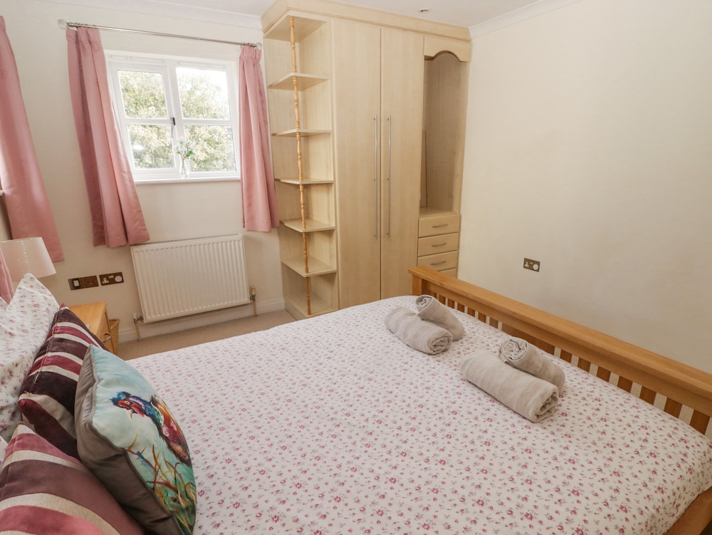 3 Strawberry Close