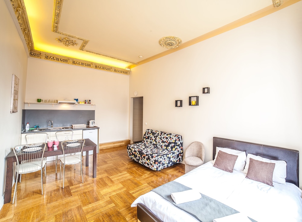 Mosaic Center Apartments