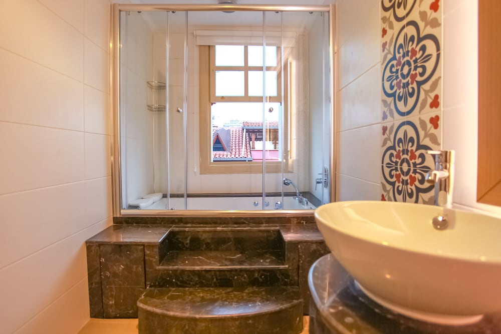 Attractive Studio with Jacuzzi EMP205