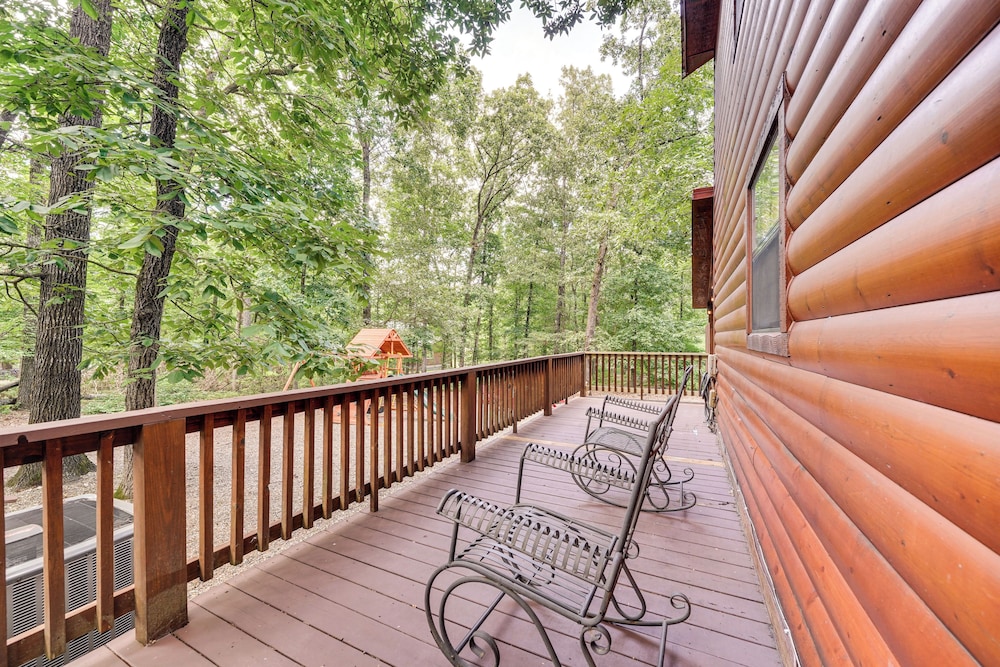 Hot Tub + Game Room: Family Retreat in Broken Bow