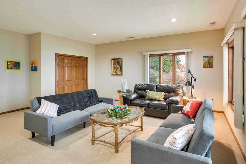 Spacious Lakefront Home w/ Spectacular Views!