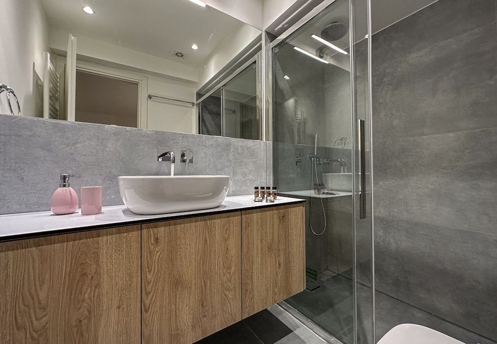 LIV - Modern Comfort Oasis in Pagrati