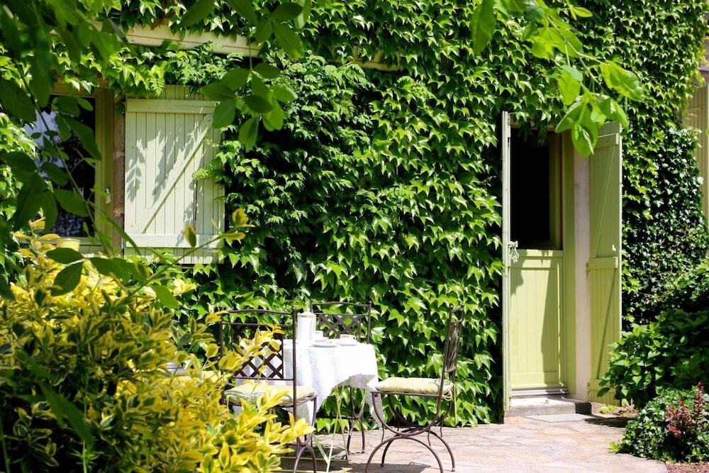 Chez Claire view 3