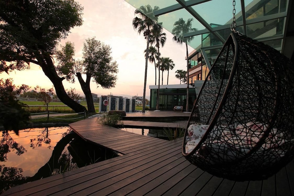 Maple House Riverside