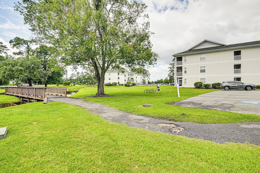 Pool Access & Golf View: Myrtle Beach Retreat!