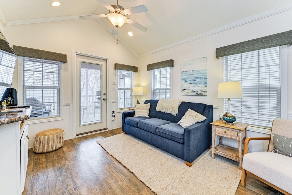 Community Perks + Views: Cozy Lake Norman Cottage
