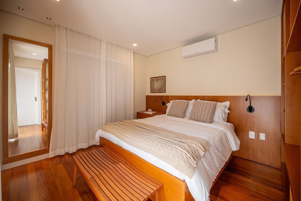 Angra - Mombaça | Mansão Espetacular Beira-Mar, 7 Suites - por Casapē Rio