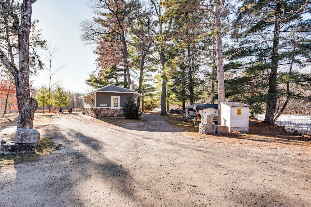 4 Mi to Main Street: Riverfront Minnesota Cabin