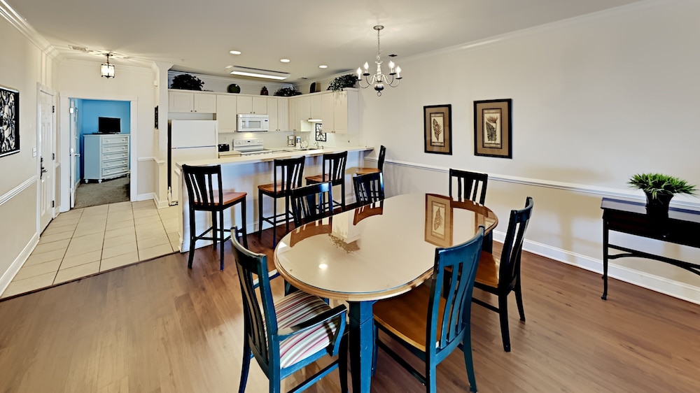 Magnolia Pointe Luster Leaf 4869-101 3 Bedroom Condo