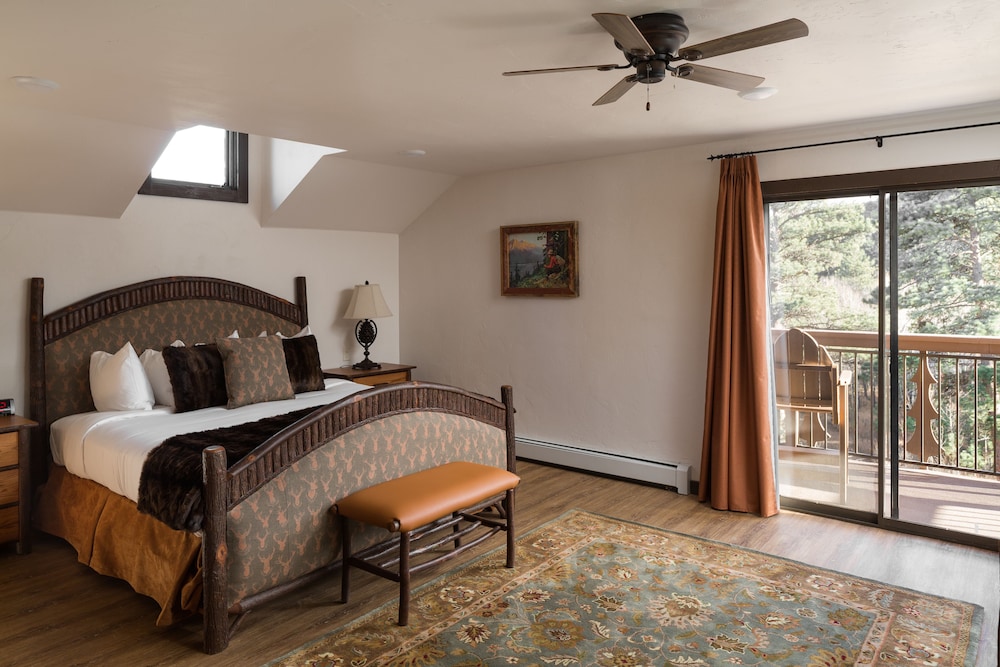 The Landing at Estes Park - Riverside Retreat