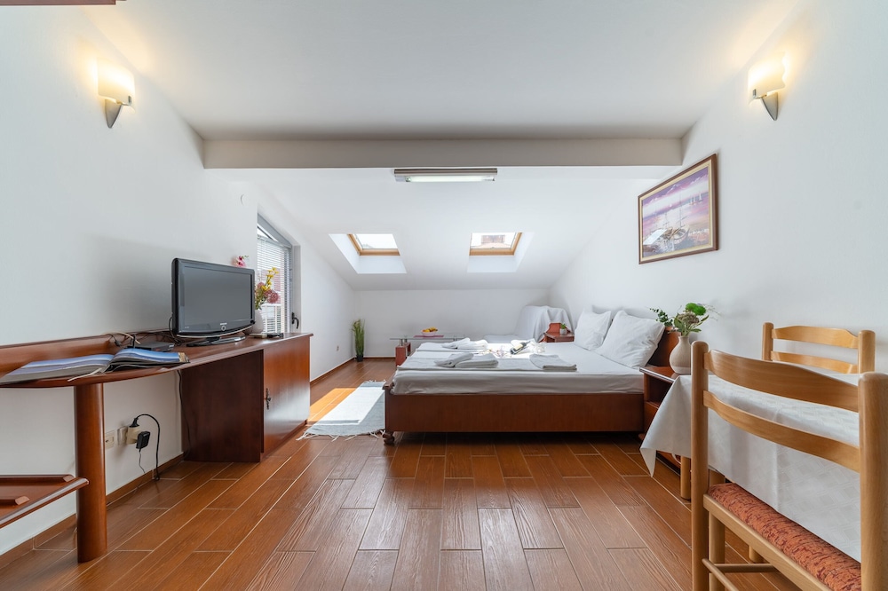 SMS Apartments
