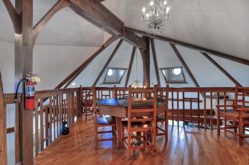 No 2 Luxurious Castle Glen Estate