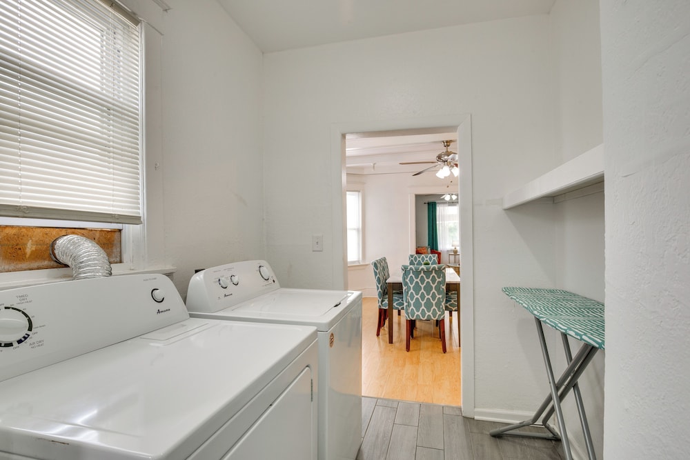 Luxurious 2BR Kansas City Condo Near Downtown